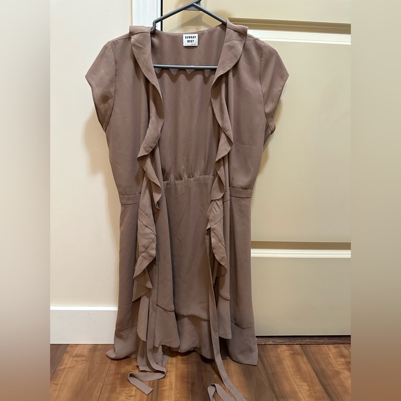 Aritzia Sunday Best Savoy Dress - Size 2 - Picture 4 of 7